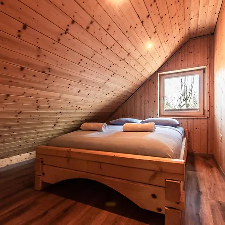 Log House Natura Chalé Radovljica